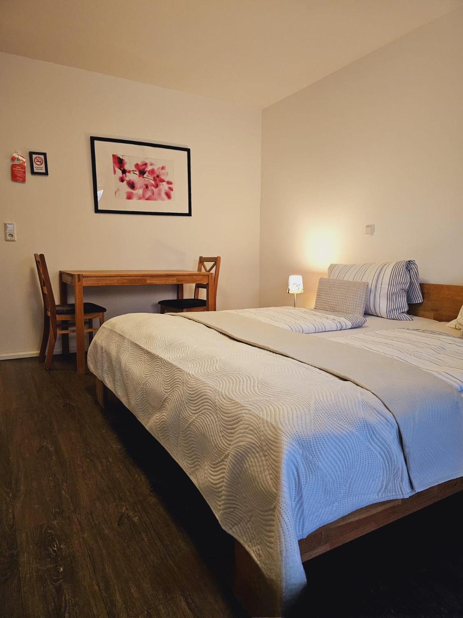 Pension Mondlicht Norddeich Норден Экстерьер фото