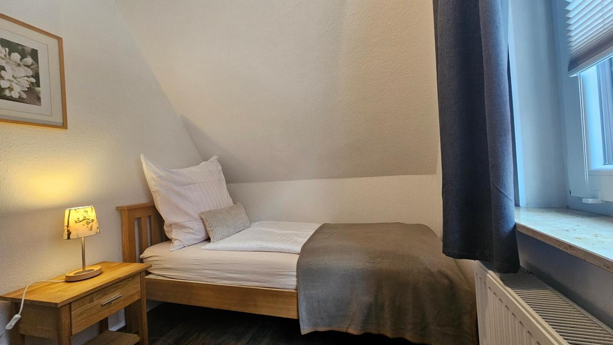 Pension Mondlicht Norddeich Норден Экстерьер фото